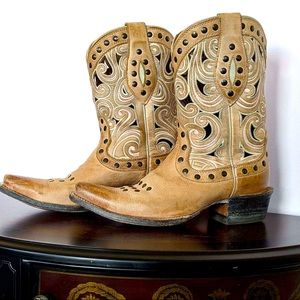 Ariat hand made genuine leather boots. Size 7.5